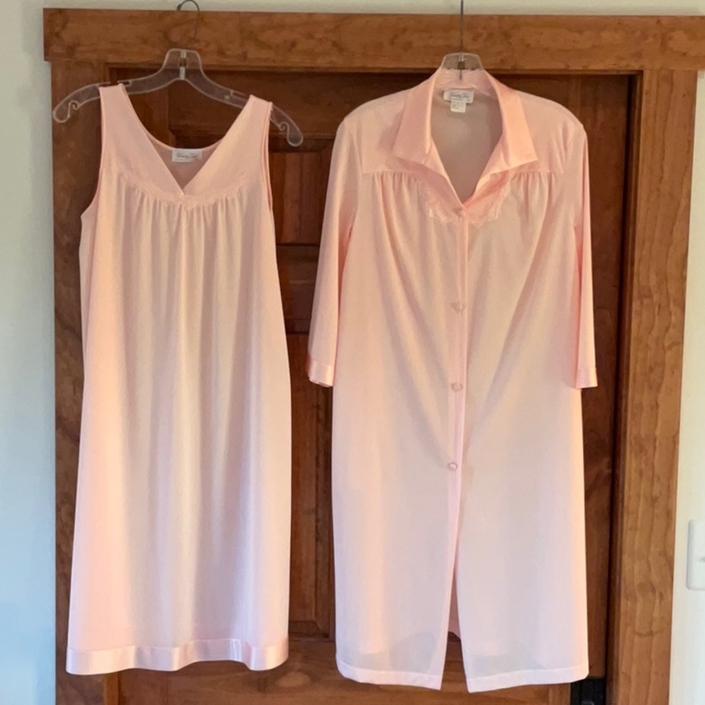Vanity Fair Vintage Nightgown and Matching Robe - Small